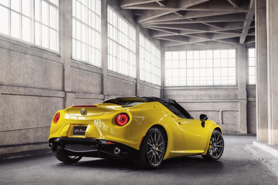  Alfa Romeo 4C Spider (960) 2015 года  (NA) (фото 7 из 40)